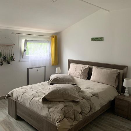 Chez Fifi&Stella Hotel Neufmoutiers-en-Brie Ngoại thất bức ảnh
